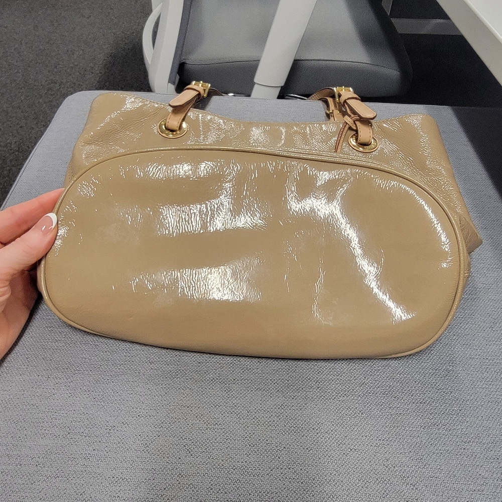Michael Kors Jet Set Patent Leather Bag - Picture 5 of 9